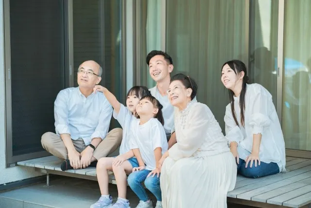 【コラム】お盆に家族で話しておきたい相続のこと|遺言・実家・お墓の話し合い方